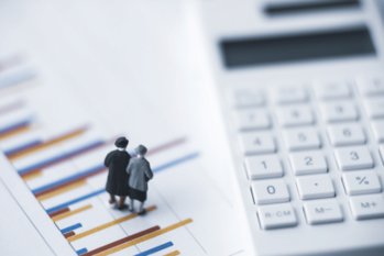 夫婦で年金30万円を受け取るためにはどのくらいの年収が必要?