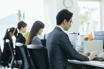 公務員の投資は副業にあたる?公務員でもできる投資とは