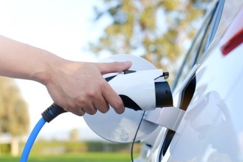 ノルウェーのEV普及率約54%、日本は? 普及の鍵を握るEVの「充電」について