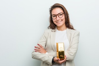 富裕層が投資する金(GOLD)の魅力とは?日本の保有量は世界何位?