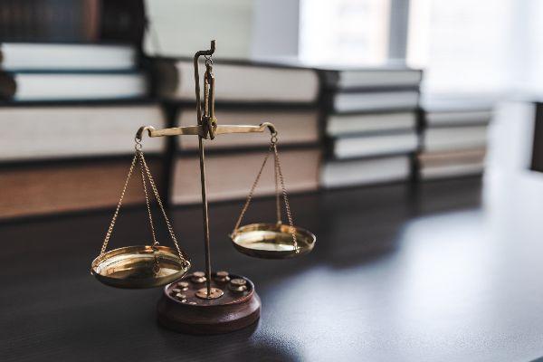 不動産の二重譲渡とは？対抗要件や未然に防ぐ方法を解説