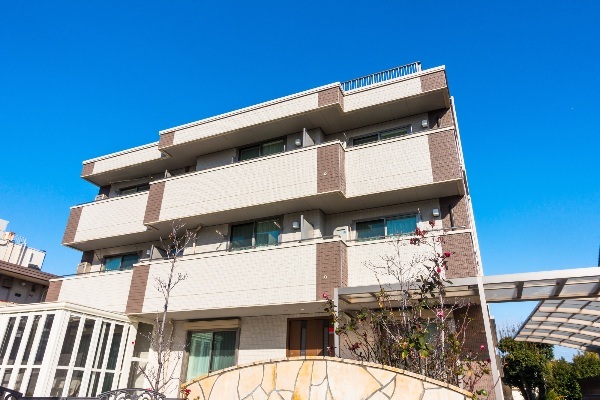 不動産投資ローンと住宅ローンはどちらから先に利用するべき?それぞれの違いや利用する際の注意点を解説